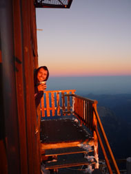 Early morning coffee 4000 m above Milan's piazzas