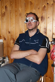 Dr. Schommer of Sports medicine Heidelberg proudly shows his new looks